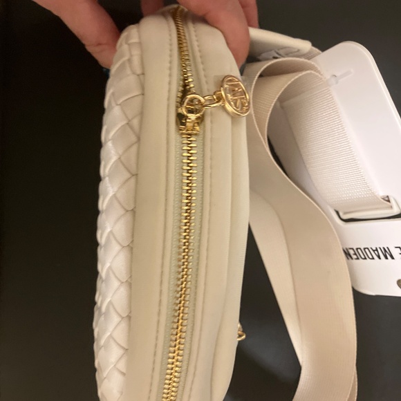 Steve Madden Woven Fanny Pack in Cream - Picture 4 of 10
